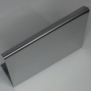 AEE<br> PORTA-PLACA INOX <br>COM BASE DOBRADA<br> 14 x 10