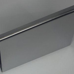 AEG <br> PORTA-PLACA INOX<br> COM BASE DOBRADA<br> 20 x 16