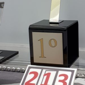 AKD<br> SUPORTE PÓDIO PARA <br> 1 MEDALHA